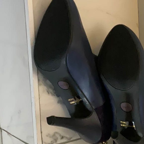 Me Too booties, Blue leather and real fur trim with back gold zipper. Size 10M - Picture 4 of 9